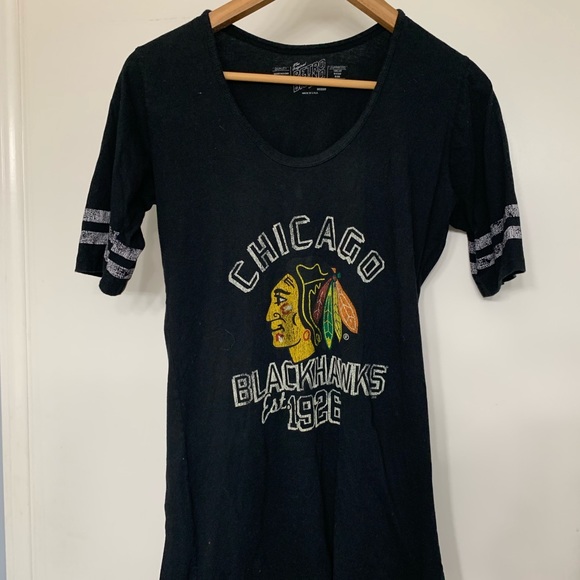Women’s Chicago Blackhawks shirt - Picture 1 of 2